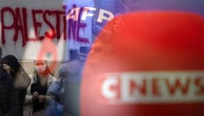 Quand nous eûmes marché, des heures, en silence, la nuit tomba, et les étoiles commencèrent de s'éclairer. Match Truque Sur Le Ring Mediatique