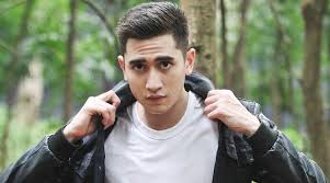 Penampilan verrell bramasta dengan rambut model cepak ngehe tampak serasi dengan pakaian yang dikenakan. Model Gaya Rambut Verrel Gaya Rambut