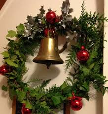 Il fait revivre ce temps d'attente, celle de l'espérance du salut portée par le peuple d'israël. Couronne De Noel Naturelle Les Idees Du Samedi