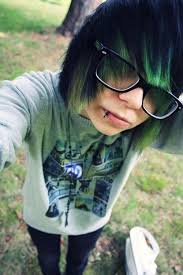 If you can't seem to make up your mind between the traditional and the new looks that involve the emo trend, then you can always mix and match. Emo Emo Scene Boy Emo Long Hair Style Boys Novocom Top