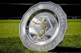 De johan cruijff schaal is de prijs die de winnaar van de jaarlijkse voetbalwedstrijd tussen de nederlandse bekerwinnaar en de nederlandse landskampioen krijgt. Weinig Psv Fans Naar Duel Om Johan Cruijff Schaal Het Parool