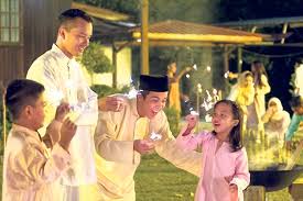 Pada tanggal 1 syawal tahun hijrah,seluruh masrarakat islam di dunia akan menyambut hari raya aidil fitri.di malaysia ,sambutan hari raya ini. Sambutan Perayaan Aidilfitri Di Malaysia Mungkin Ditangguhkan