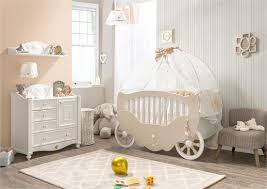 Chambre De Bebe Cœur La Chambre De Bebe Creme Et Son Lit Carrosse Chambre Bebe Beige Deco Chambre Bebe Chambre Bebe