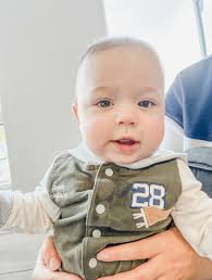 Baby Hazel knows how to chill! In for her first check up and adjustment  around one month of age! Birth is tough