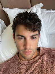 Rullar vi runt bland mjuka kuddar…” 🙃 Har ni lyssnat än? #Fantasi