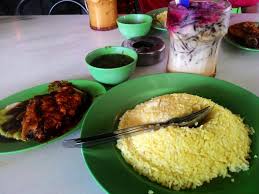 Ayam penyet yang rangup dan lembut, daging lembu yang lembut dan sedap, malah ikan. 11 Tempat Makan Best Di Shah Alam Pilihan Pembaca Saji My