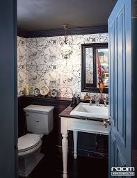 ก อผน งเบ ลเป นช นวางตามแนวยาวต งแต อ างล างหน าไปจนถ งหล งช กโครก ท งสวยงามเข าก บธ มของห องและใช ประโยชน ได จร ง ห องนอน