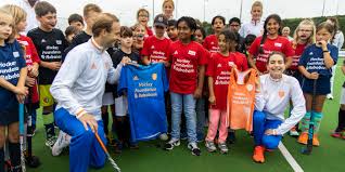 Van as won met het damesteam een gouden medaille op de olympische spelen in 2008 en 2012 en zilver in 2016. Rabobank En Knhb Lanceren Hockey Foundation Om Hockeysport Nog Inclusiever Te Maken