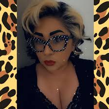 Kylie Jenner's plunging dress at the 2025 Golden Globes had her  second-guessing... but leave it to Kris Jenner to come through with the  ultimate piece of advice. 😂