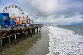 Santa monica also boasts an abundance of great restaurants and excellent nightlife spots. Santa Monica Pier Die Weltenbummler