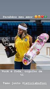 Shop leticia bufoni neymar masks designed by juantamad as well as other neymar merchandise at teepublic. Neymar Felicita Leticia Bufoni Vice Campea No Mundial De Skate Street Parabens Meu Amor Brasil Mundial Fc Ge