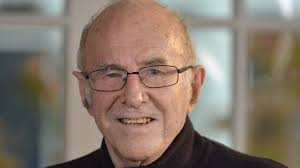 Clive James: Australian broadcaster and author dies aged 80