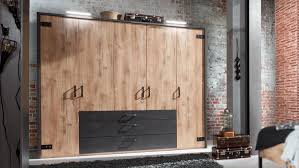 Ihr kleiderschrank metall sollte passenden logischerweise optimal zu ihnen als käufer passen, dass sie schranksysteme zu hause hinterher nicht von ihrer neuanschaffung enttäuscht werden. Kleiderschrank Detroit Schrank In Plankeneiche Und Metall