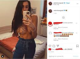 Capelli lunghi come una principessa, occhi magnetici e un corpo spettacolare, stiamo parlando della bella giorgia caldarulo. Valentina Vignali Senza Freni Via Il Reggiseno Coperta Solo Da Una Mano