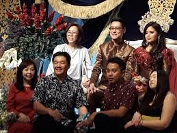 Zairil, or christopher ross lim as his name was before khir johari married his mother in 1996 when he was seven or eight, only managed to secure 305 votes. Julia G Bentley Na Twitteru Enjoyed The Wedding In Ipoh Of Penang Exco Councillor Zairil Khir Johari Dyana Sofya Mohd Daud Good Way To Learn About Budaya Perkahwinan Melayu Meet
