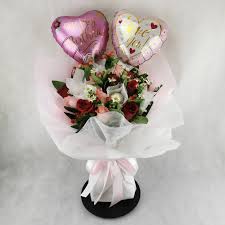 Buy flower bouquets with chocolates online from ferns n petals. Flower Bouquet And Chocolate Chocolate Flowers Bouquet Chocolate Roses Chocolate Bouquet