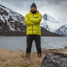 Nå legger en ny gruppe kjendiser ut på tur for å kjempe seg mot nordkapp. Tom Stiansen Om 71 Grader Nord Utestemmer On Acast