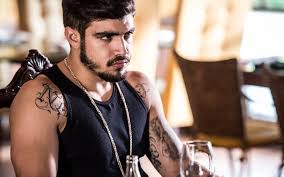 Марсио эрлих, кристина лаго, алессандро мусса и др. Para Viver Vilao Em Novela Caio Castro Fez Amizade Com Chefe De Trafico De Drogas Noticias Da Tv