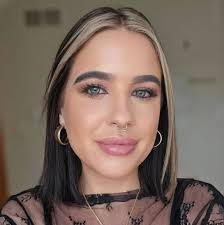 Kristina Dubois's Instagram, Twitter & Facebook