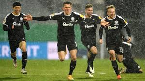 Tritt seit 1900 vor den ball. Fc Bayern Scheidet Sensationell Gegen Holstein Kiel Aus Dem Dfb Pokal Aus Stern De