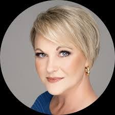 Carissa Cox's Instagram, Twitter & Facebook