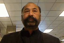 شراب کے نشے میں دُھت ہو کر گاڑی سے شہری کو مارا، مصالحت کیلیے شہری کے فیملی  ممبر کو اپنے سرکاری دفتر بلایا اور اُسے دفتر میں شراب آفر کی