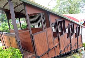 Gerabak kereta api yang digunakan untuk menghantar penumpang ke atas dikatakan mencecah lebih 1juta orang berikut adalah gambar gambar akan pemandangan yang anda boleh lihat di bukit bendera. Cultural Heritage