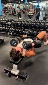 i wanna bench lizzo #bodypositivity #fyp #gym #gymtok #lifting  #liftingweights