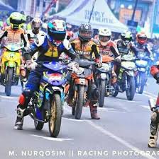 10 modifikasi motor vega r simple minimalis tetap elegan modifikasi vega r terbaru airbrush thailook jari jari via modifikasiimotorr.blogspot.com. Vega R New Road Race Posts Facebook