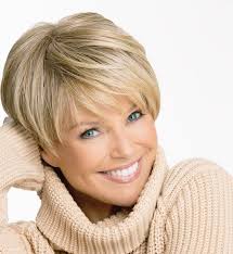 Kurzhaarfrisuren damen superstrukturierter unterschnittener asymmetrischer bob. 1001 Top Frisuren Fur Frauen Ab 50 Um Elegant Und Jung Auszusehen