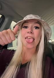 Naomi Larsen's Instagram, Twitter & Facebook