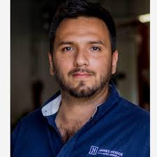 Brian Eads, vendedor de autos/ James Hodge Toyota