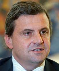 Interpretò la parte dell'alunno enrico bottini, figlio dell'ingegnere, nella miniserie tv cuore di luigi comencini del. Carlo Calenda Biografia