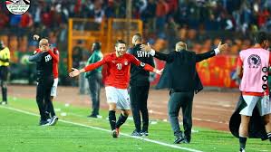 ارتدى لاعبو المنتخب المصري الأوليمبي لكرة القدم قناع سيلفادور دالي الشهير، أثناء دخولهم استاد القاهرة الدولي، مساء الجمعة، للمشاركة في المباراة النهائية لكأس أمم أفريقيا للمنتخبات أقل من 23 عاما حيث يلتقي المنتخب. Ù…Ù†ØªØ®Ø¨ Ù…ØµØ± Ø§Ù„Ø£ÙˆÙ„ÙŠÙ…Ø¨ÙŠ ÙŠØ­ØµØ¯ Ø¨Ø·ÙˆÙ„Ø© Ø£ÙØ±ÙŠÙ‚ÙŠØ§ Ù„ÙƒØ±Ø© Ø§Ù„Ù‚Ø¯Ù… ØªØ­Øª 23 Ø¹Ø§Ù…Ø§ Cnn Arabic
