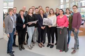 Liebe eltern, liebe interessierte schüler*innen, am di, 06.10.2020 findet der durch eltern initiierte und organisierte arbeitskreis. Neue Pausenhalle Fur 1400 Schuler Architektur Macht Schule