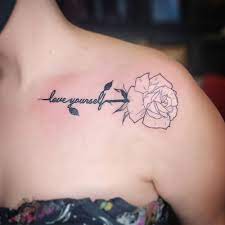 The collarbones are one of the most vulnerable parts of the body to get tattooed on. 49 Eye Catching Collarbone Tattoo Ideas For Everyone Photos Allure