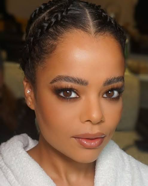 images?q=tbn:ANd9GcQECIo2Wjpox5NgW Bridal Eye Makeup Looks: 15 Ideas for Weddings, Receptions & Different Eye Shapes