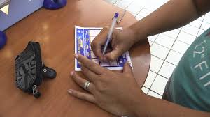 Decouvrez ici les 5 numéros et les deux etoiles qui sont sortis lors du dernier tirage euromillions. Euro Millions Un Polynesien Remporte 100 Millions De Fcfp Tntv Tahiti Nui Television