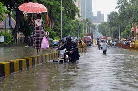 Imd predicts light to moderate rainfall over the weekend. Mumbai Faces Massive Flooding And Destruction Due To Heavy Rain