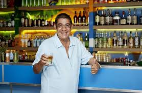 Ou seja, se existissem 100 universos paralelos com zeca pagodinho, onde ele não se vacinou, então se ele pegar covid, em 97 deles o zeca sobrevive (mesmo com grande probabilidade de sequelas. Bar Do Zeca Pagodinho Lanca Video Com 35 Artistas Beer Art Portal Da Cerveja