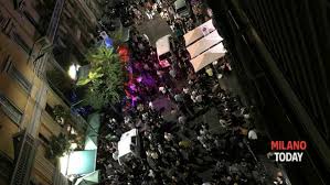 Non ci siamo riabituati (ancora) a vedere il centro di milano gremito di gente, ma ci siamo. Da Martedi 1 Giugno Bar E Ristoranti Anche Al Chiuso Ecco Le Regole