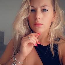 MISS Capricieuse was live.