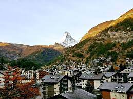 Switzerland atau lebih dikenal dengan swiss adalah negara yang kaya akan sejarah ini berbatasan langsung dengan jerman, perancis, italia, dan austria. Tempat Menarik Di Switzerland