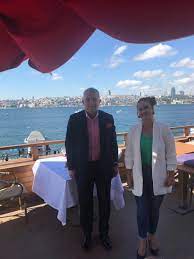 Metin külünk semra külünk ile evli ve bir kız çocuğu babasıdır. Metin Kulunk Kimdir Ne Is Yapiyor
