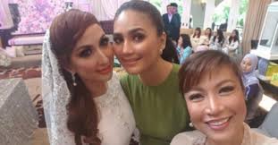 Semalam, aktres datin seri maria farida menyambut ulang tahun kelahirannya yang ke 50 dalam sebuah majlis yang cukup meriah dihadiri. Maria Farida Ties The Knot