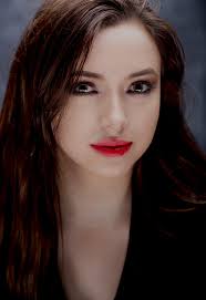 Natasha Kearns's Instagram, Twitter & Facebook