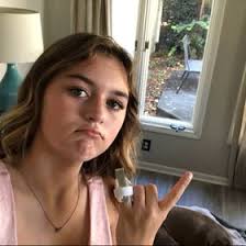 Lydia Beard (ur_fav_dirtyblonde)