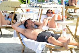Sono un giocatore polivalente, posso essere il vostro agguato, leader, supporto. Matteo Salvini Al Papeete Di Milano Marittima Le Foto In Spiaggia Cronaca Ilrestodelcarlino It