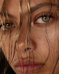 Amanda Barnard's Instagram, Twitter & Facebook