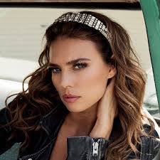 Jessica Farren's Instagram, Twitter & Facebook